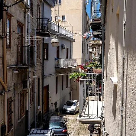 Via Venezia 32 Petralia Sottana